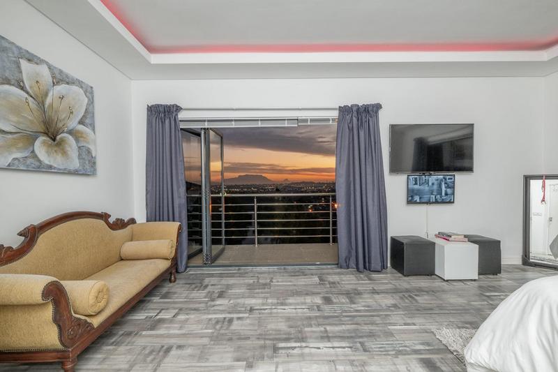 4 Bedroom Property for Sale in Kaapsig Western Cape